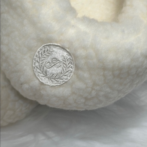 Cream Plush Slip-On Slippers for Indoor Comfort - Picture 5 of 5